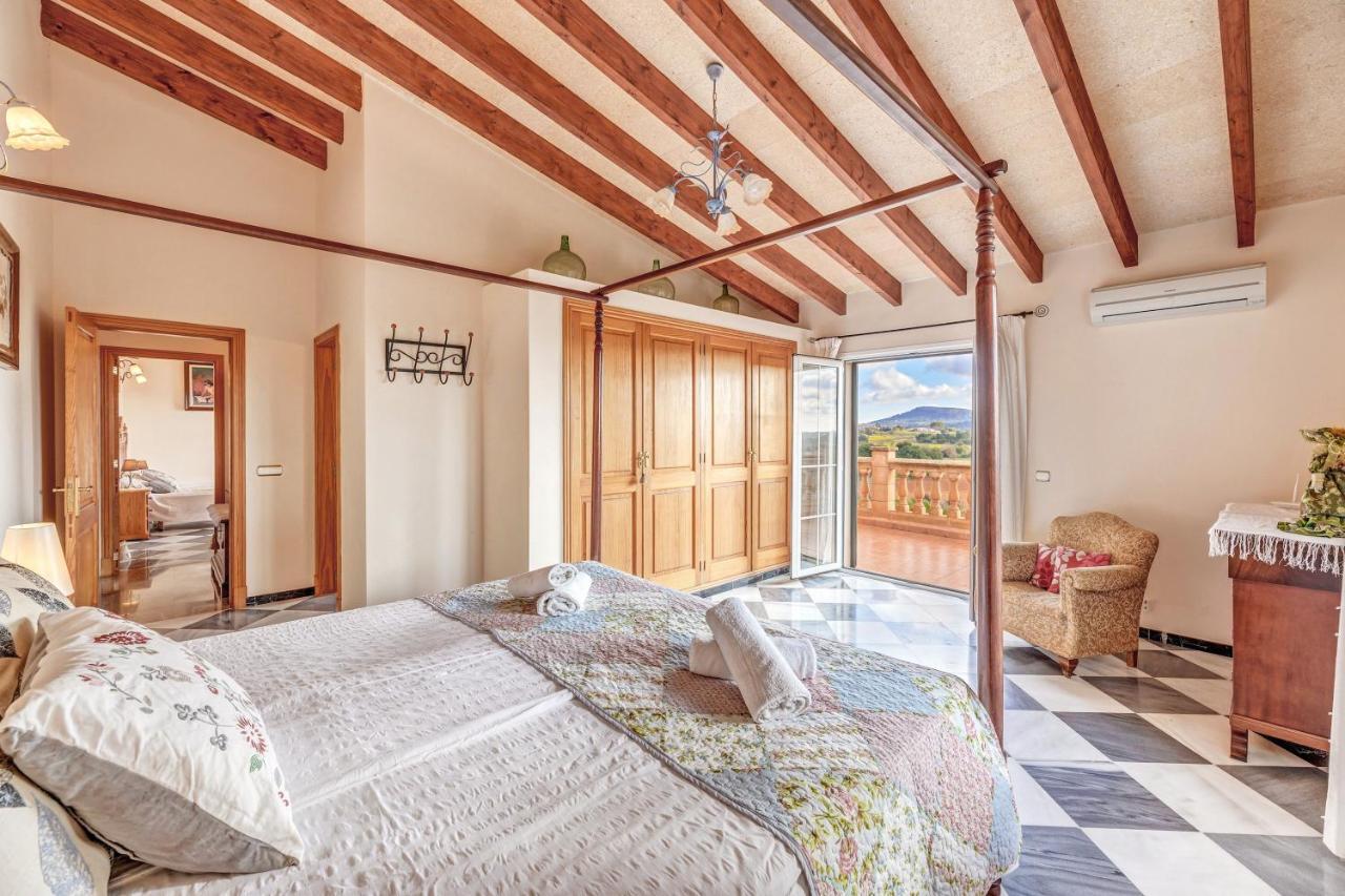 Claret Holiday home